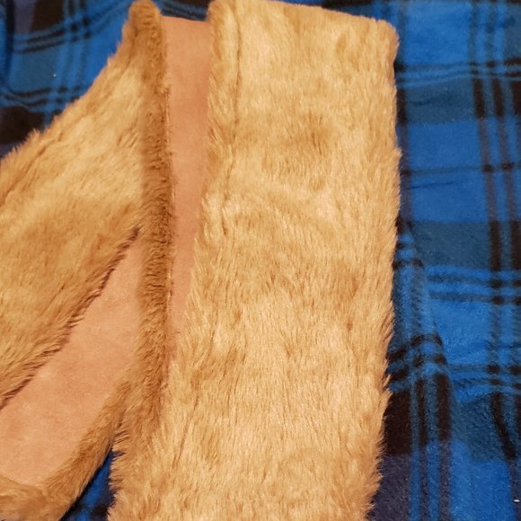 Scarf or wrap, Faux Fur 100% Polyester, Tan, picture distorts color - Picture 8 of 11